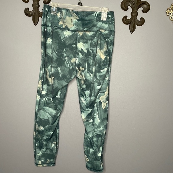 Fabletics green paint swirl size XXL - Picture 3 of 5